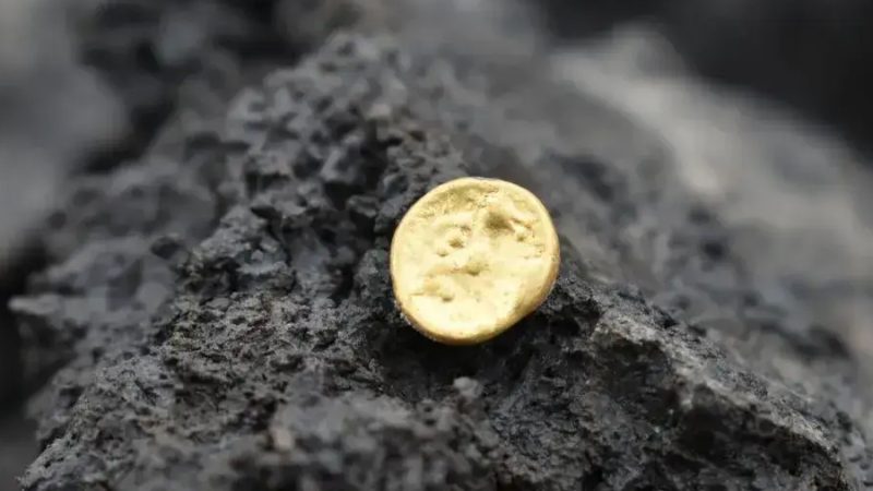 Iban a construir una autopista, empezaron a excavar y encontraron un tesoro celta de 2.200 años que nadie esperaba
