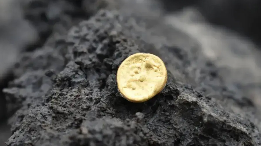 Iban a construir una autopista, empezaron a excavar y encontraron un tesoro celta de 2.200 años que nadie esperaba