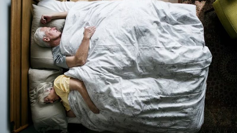 Perder hora y media de sueño al día tiene un precio: más kilos, más sofá y más riesgo de diabetes