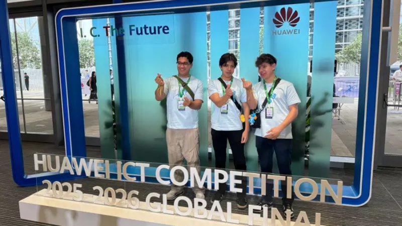 Estudiantes mexicanos conquistan China con robot que salva de plagas en cosechas de tomate