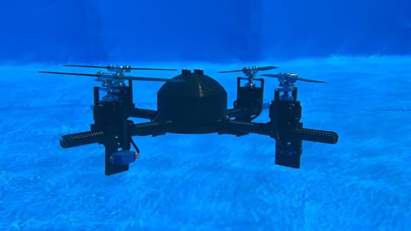 Estudiantes crearon un dron híbrido: vuela por los aires y luego se sumerge sin problemas en el agua