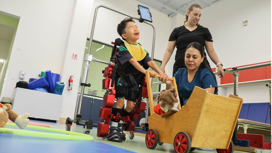 Transforma robot terapia infantil