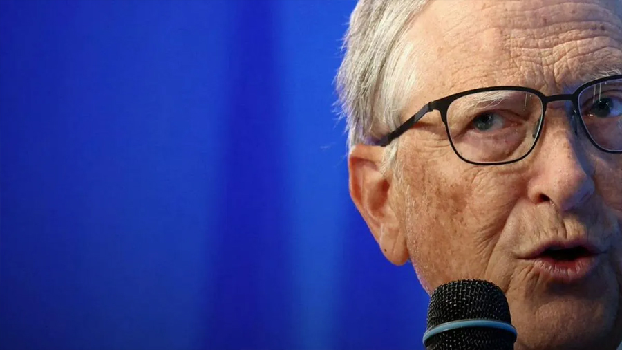Bill Gates alerta sobre el impacto de la desinformación digital y la inteligencia artificial en la Generación Z