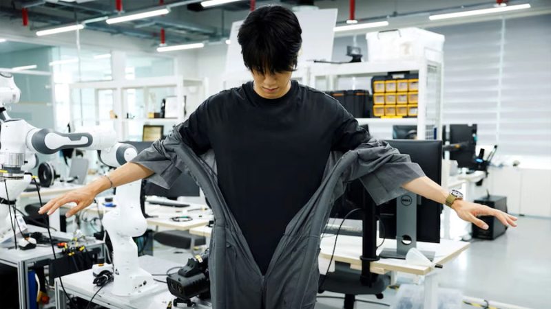 Crean ropa inteligente que puede ponerse sola en solo 10 segundos