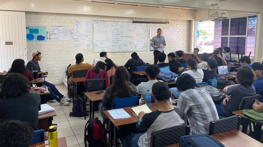 Investigador sinaloense desarrolla tecnología para aprender Lengua de Señas Mexicana