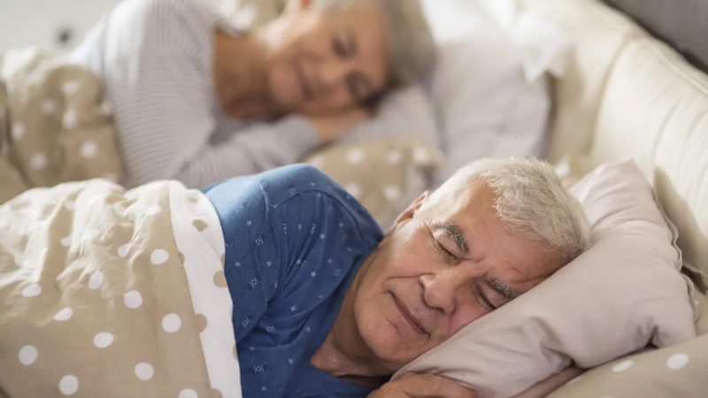 ¿Existe una hora recomendada para levantarse después de los 60 con un descanso reparador? Expertos responden