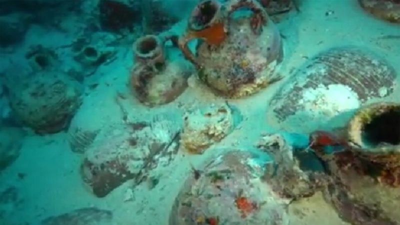 Descubren en el mar Egeo un antiguo pecio repleto de ánforas con vino que desvela una sorprendente red comercial de hace 24 siglos