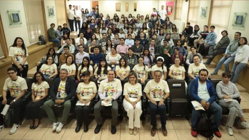 Científicos de Harvard, Stanford y Chicago asesoran en la UG a estudiantes STEM de Clubes de Ciencia México
