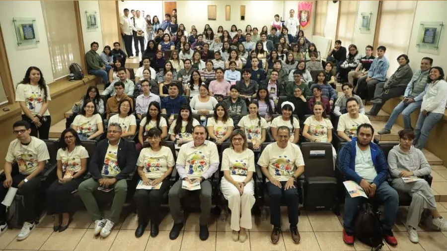 Científicos de Harvard, Stanford y Chicago asesoran en la UG a estudiantes STEM de Clubes de Ciencia México