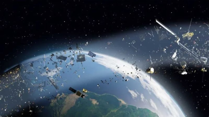 Basura espacial: cada semana un objeto de gran tamaño reingresa a la Tierra