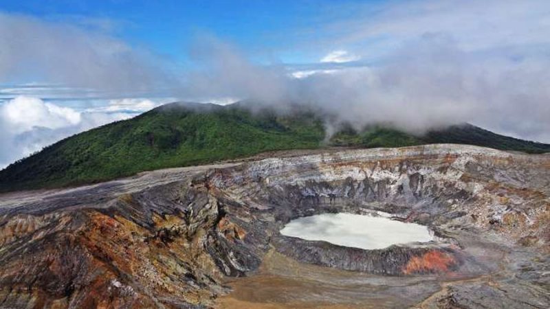 El secreto de los microbios que habitan lagos de ácido volcánico