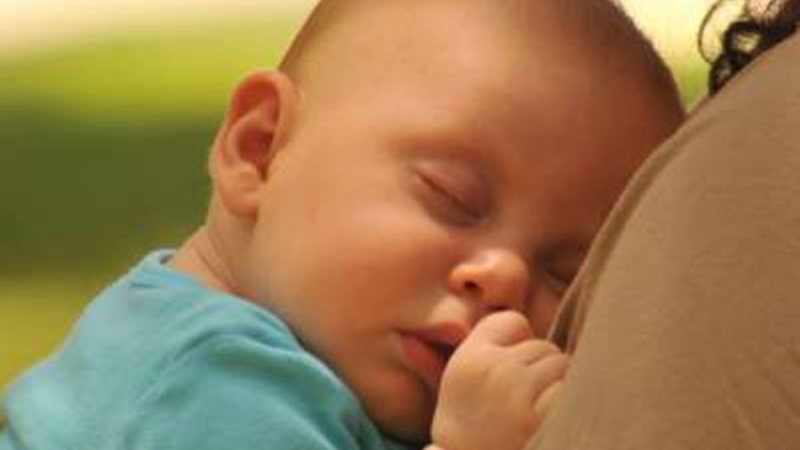 Cómo el ritmo circadiano y la melatonina reparan tu ADN mientras duermes