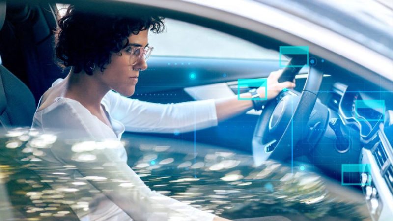 El coche se convierte en médico: así empiezan el volante, el cinturón y la cámara a vigilar la salud del conductor