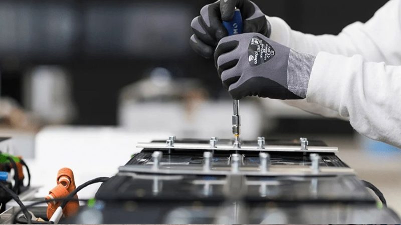 Investigadores descubren que una ‘presión constante’ puede duplicar la vida útil de las baterías de litio
