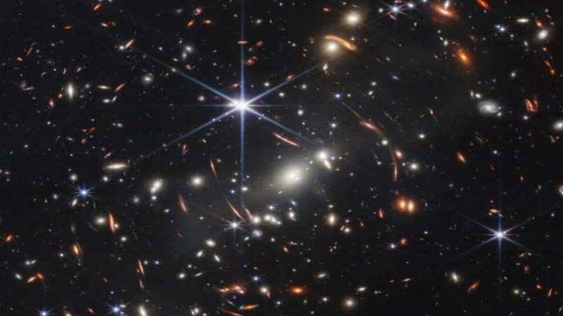 Descubren estrellas ocultas que revelan el verdadero tamaño de antiguas galaxias en el universo distante, y no es lo que esperábamos