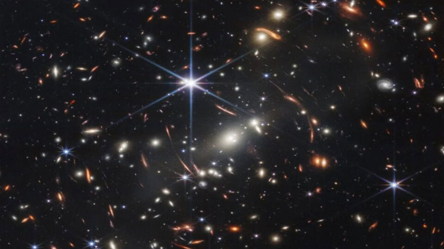 Descubren estrellas ocultas que revelan el verdadero tamaño de antiguas galaxias en el universo distante, y no es lo que esperábamos