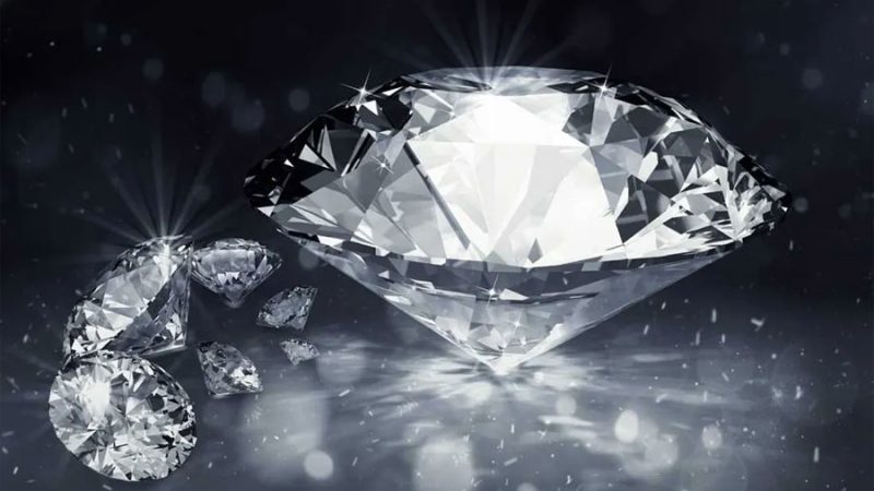 Científicos descubren que los diamantes pueden generar electricidad al doblarse