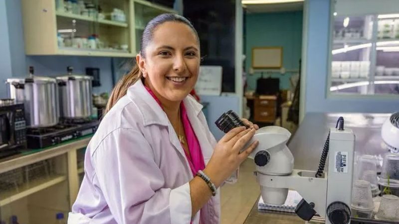 Egresada de la UAEMéx destaca entre jóvenes de Forbes México
