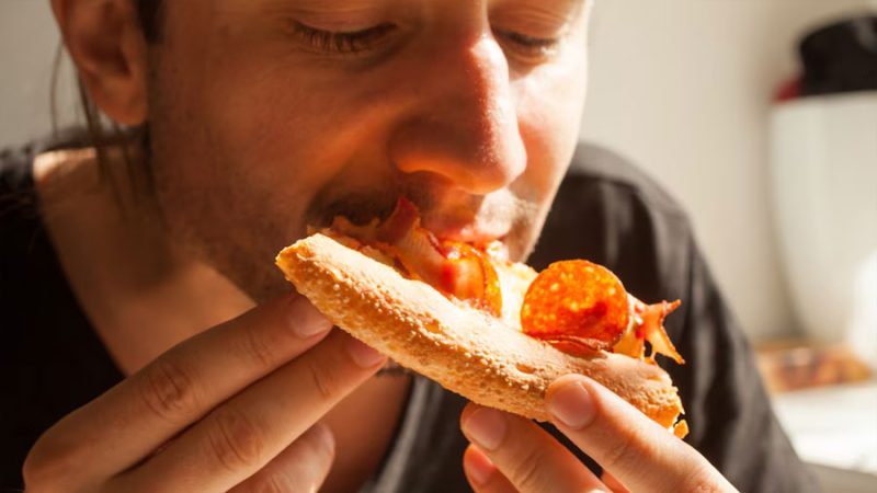 Descubren cuál es la proteína que está detrás de nuestros antojos por los alimentos ricos en grasas
