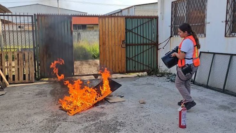 ¿Se puede apagar el fuego con sonido? Una estudiante mexicana de 16 años demostró que es posible con un sistema diseñado por ella