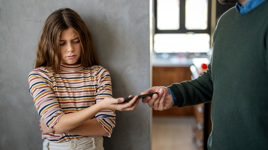 La psicología dice que los padres que cuentan las horas que faltan para que sus hijos se vayan a dormir no están fallando
