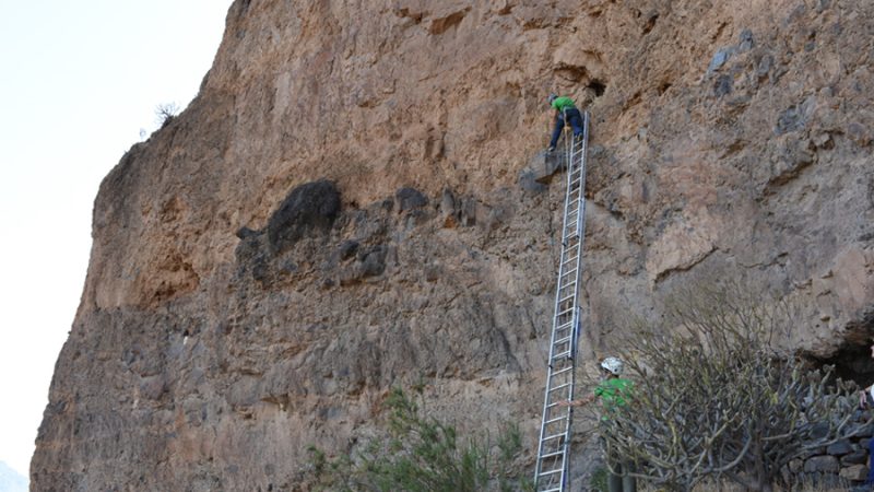 Investigadores de la UAH descubren que una cueva funeraria de Gran Canaria fue antes un granero