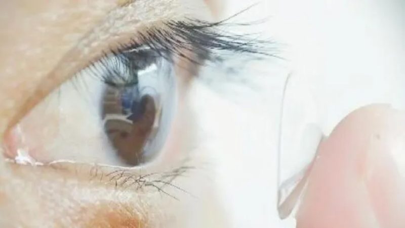 Crean lentes de contacto que permiten ver luz infrarroja