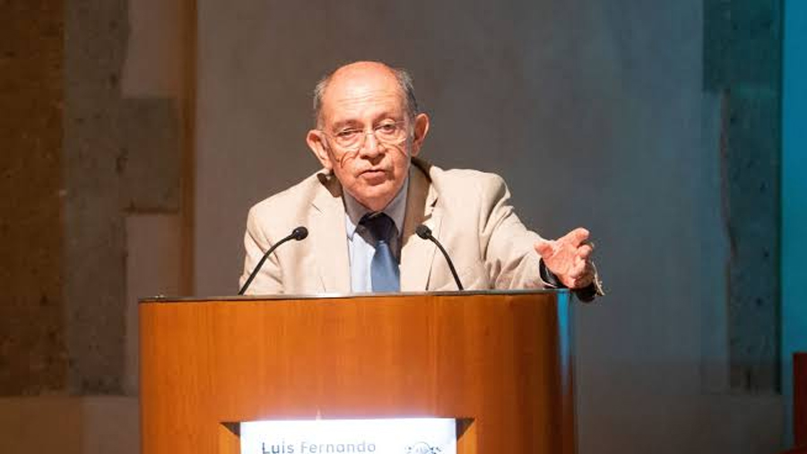 El corazón de la educación es la lengua y la escritura: Luis Fernando Lara