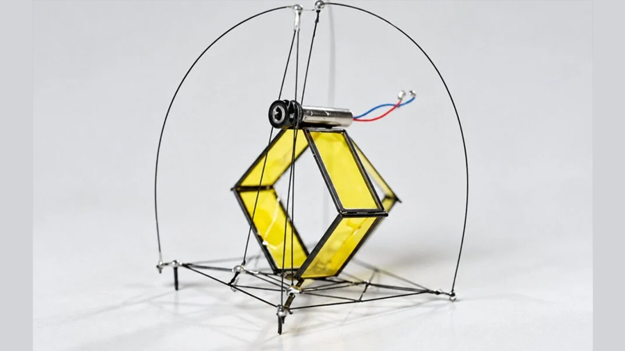 Crean un robot de apenas un gramo que puede saltar obstáculos con precisión