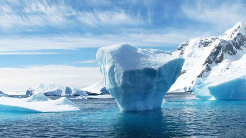 Qué es un enlace de hidrógeno y por qué hace que el agua flote sobre sí misma