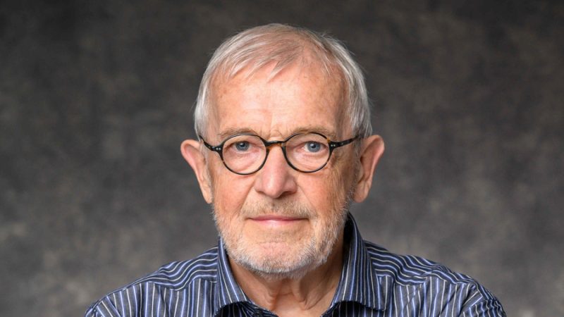 Halzen gana el Nobel de Física por cazar neutrinos en el hielo antártico